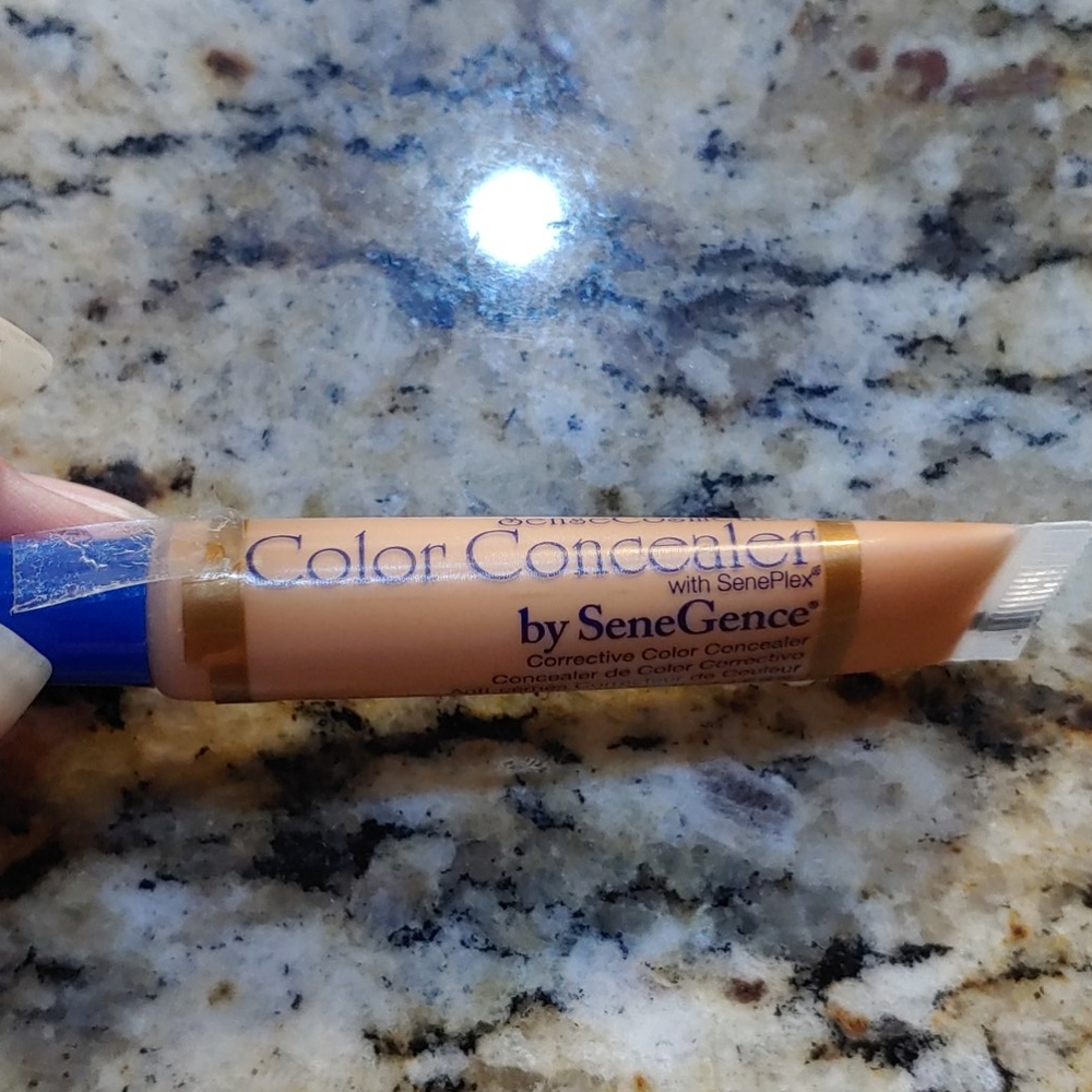 Color concealer